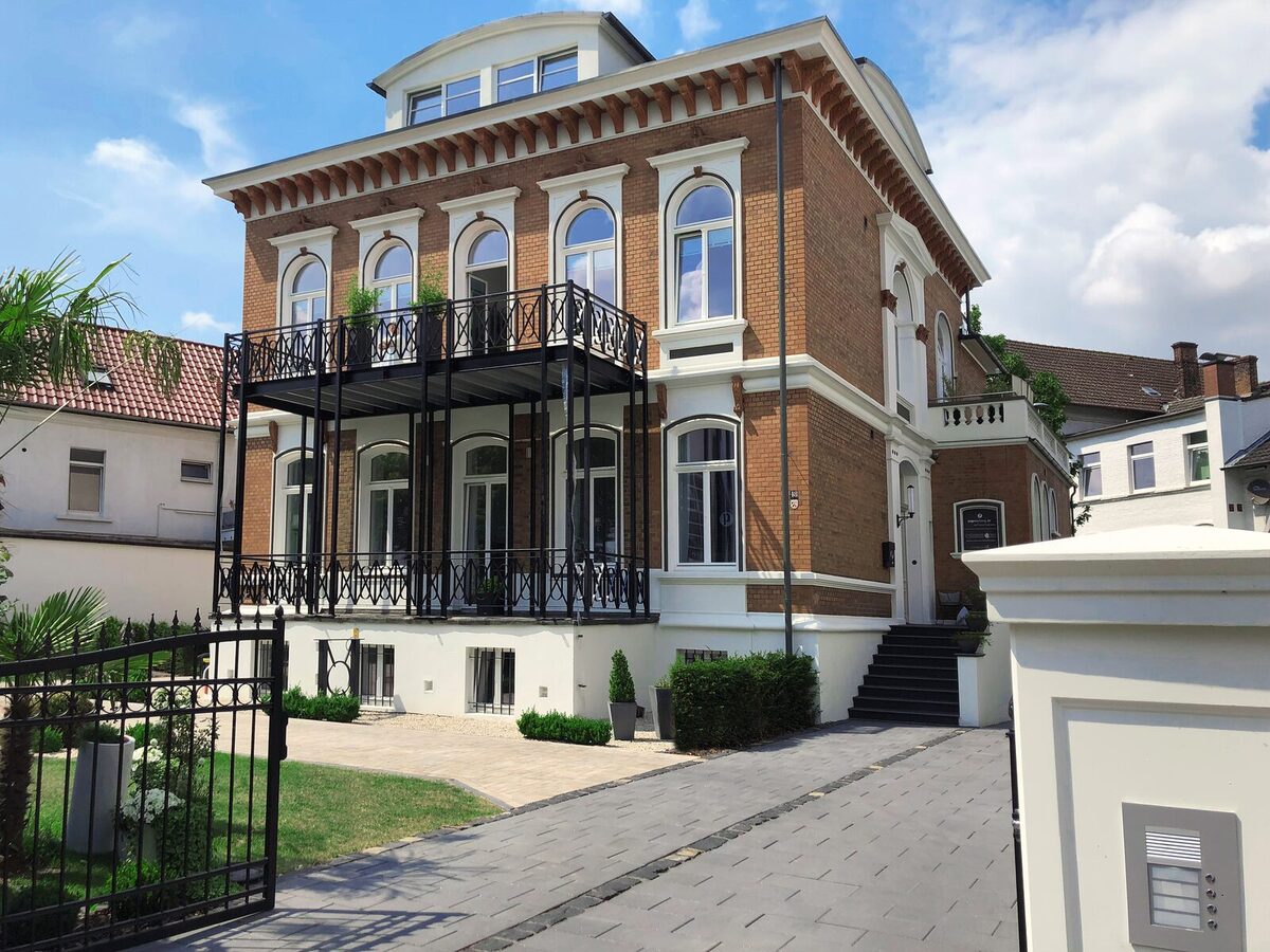 Herforder Straße 48 in Bad Oeynhausen – denkmalgeschützte Stadtvilla von 1875, Firmensitz von Immobilienservice OWL